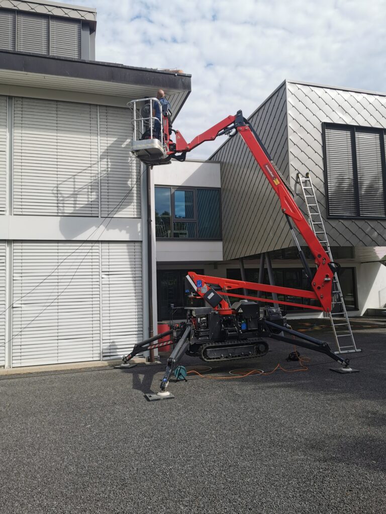 Installation de caméras par Activ’Sécurité Installation de vidéosurveillance depuis une nacelle
